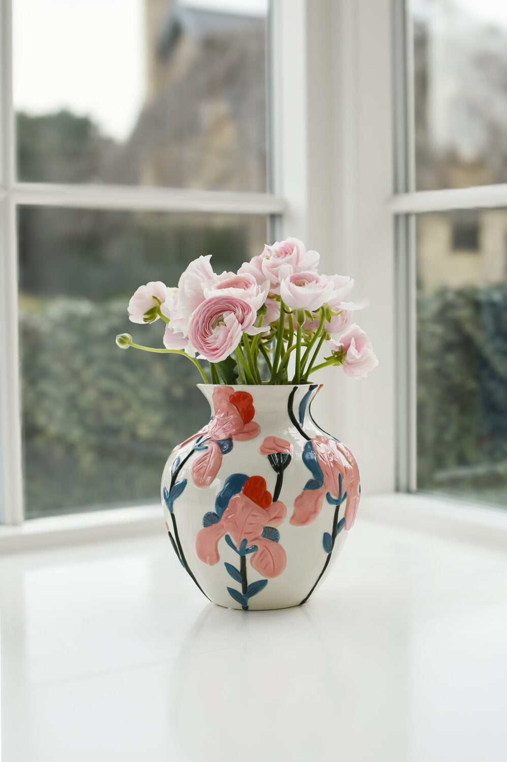 Vase med blomster, hvid/pink/blå - H24,5 cm
